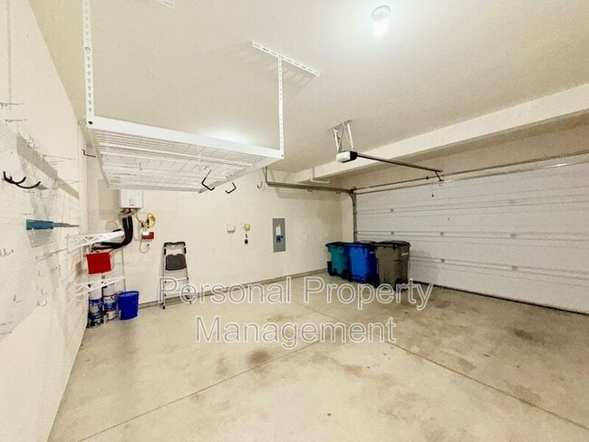 Building Photo - 3623 NE Sitka Dr