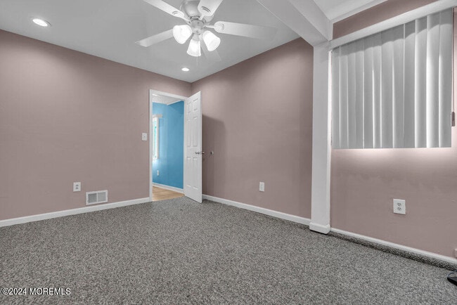 Building Photo - 691 Sussex Ct