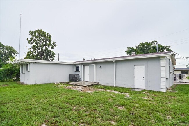Building Photo - 921 NW 202nd St