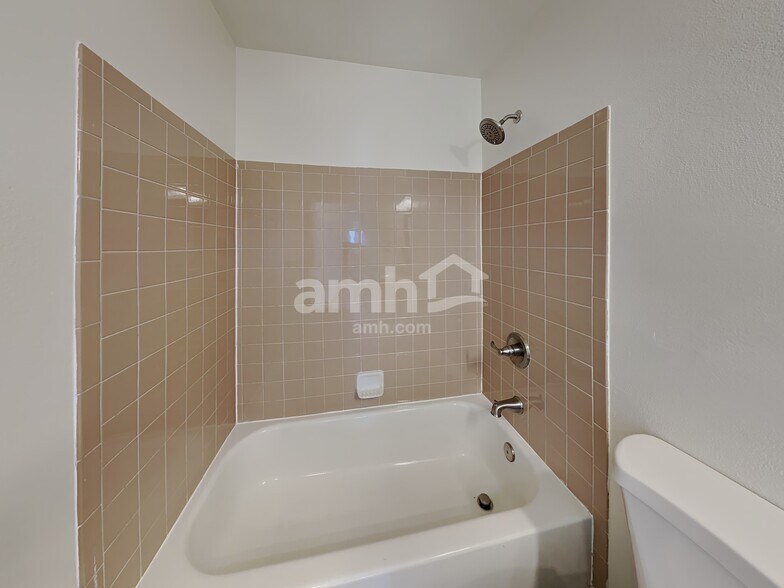 Building Photo - 4990 Hawk Meadow Dr