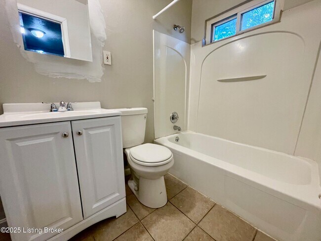 Building Photo - 4143 Hillview Ave