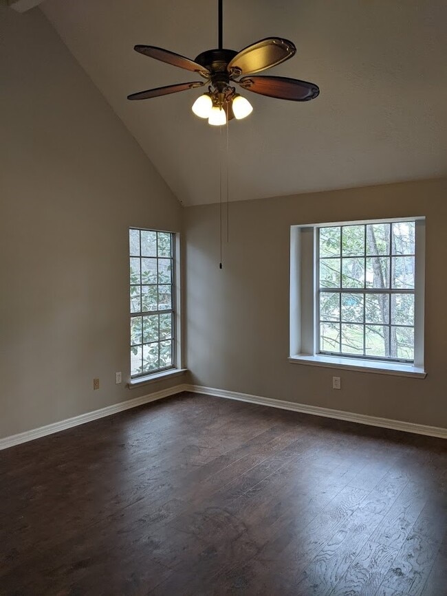 Building Photo - 2 Meadow Star Ct
