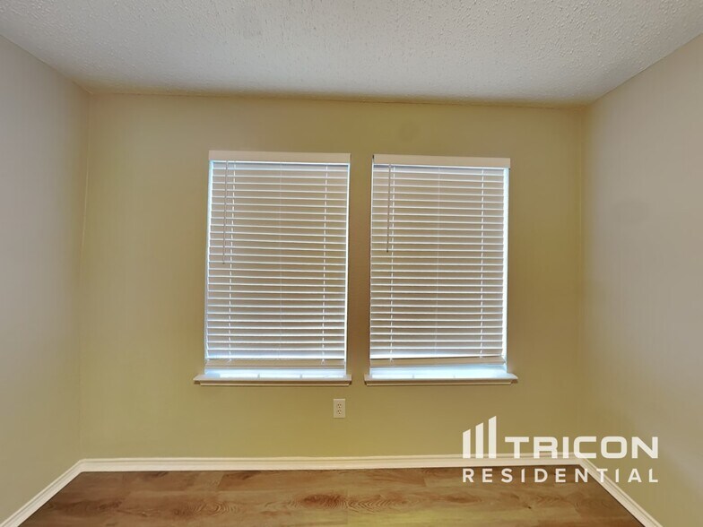 Building Photo - 2728 Monticello Ln