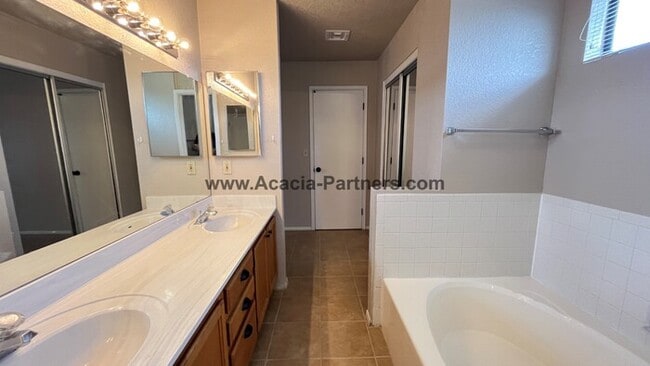 Building Photo - Three Bedroom In East Pointe Estates II