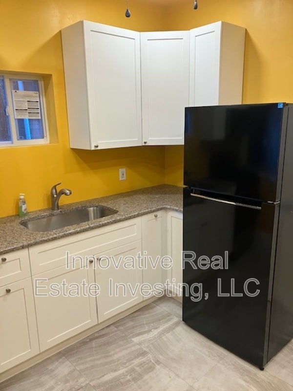 Building Photo - 6115 Lansdowne Ave