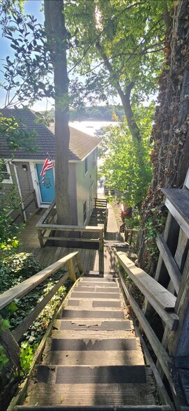 Building Photo - 147 Woodbine Ave