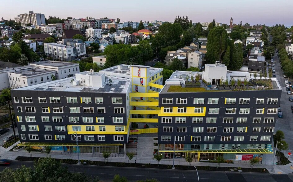 Building Photo - 622 Rainier Ave S