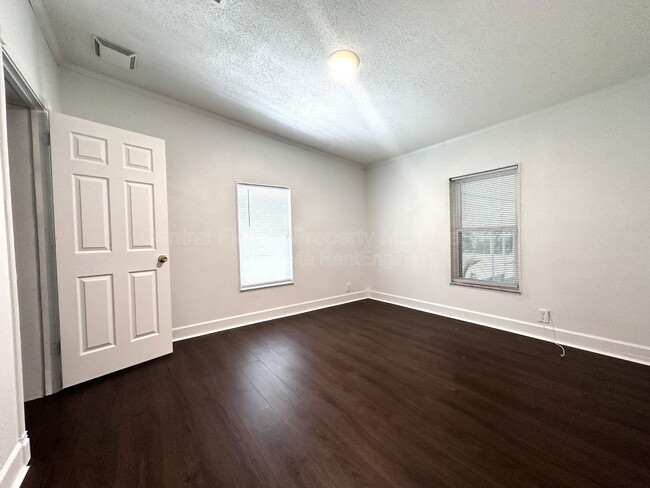 Building Photo - 2325 Salt Creek Trail
