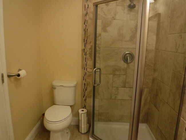 Building Photo - 1053 Park Ave