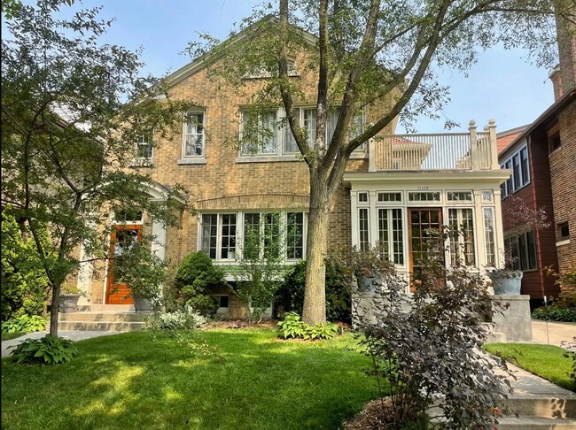 Primary Photo - 3490 N Downer Ave