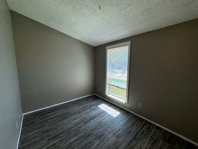 Building Photo - All New Inside, 3 bed 2 bath , no carpet, detached garage and fenced yard in Norman!