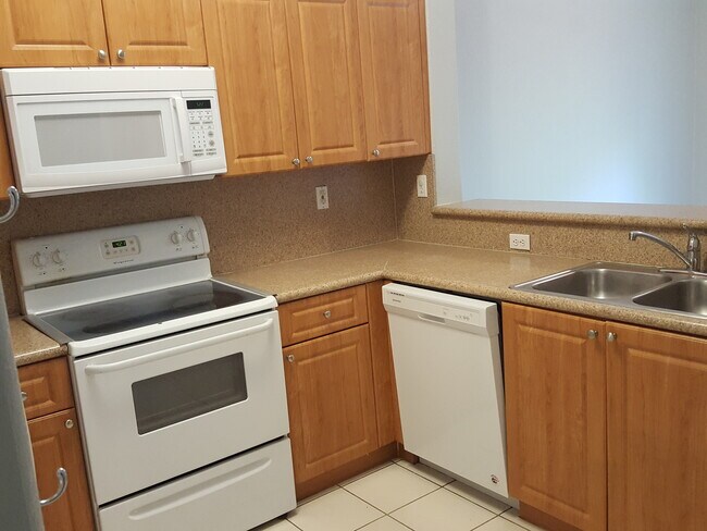 Building Photo - 1663 SE 27th Dr