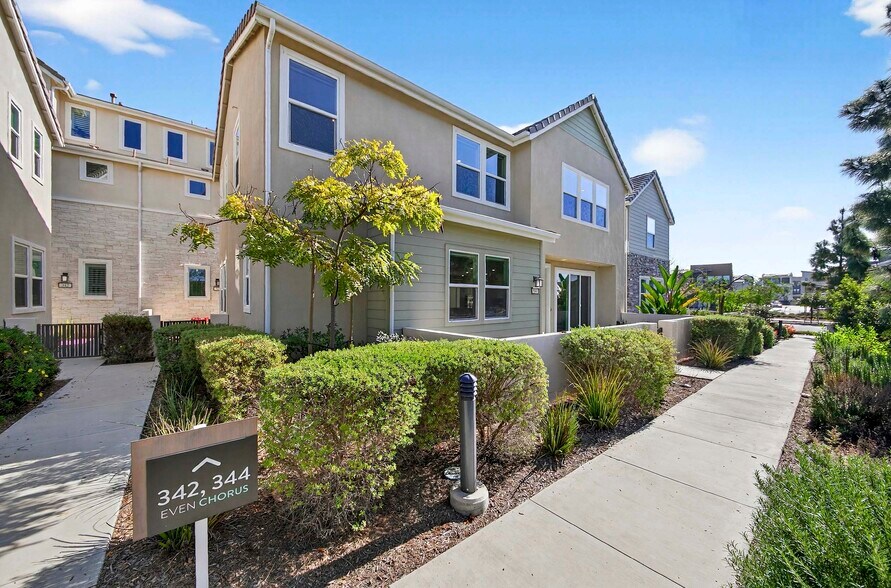 Building Photo - 346 Chorus