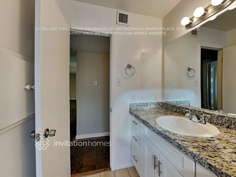 Building Photo - 4913 W Frier Dr