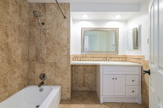 Building Photo - 6385 S Pontiac Ct