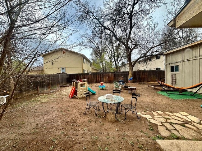 Building Photo - Wonderful 2-Bed, 1-Bath Duplex Unit in Fort Collins, CO!