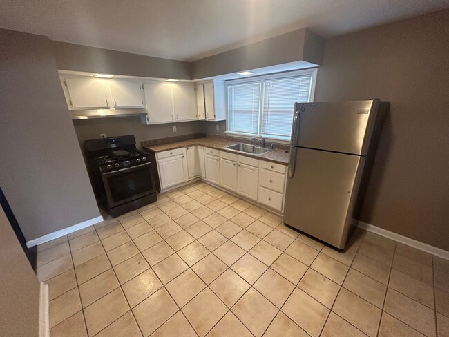 Building Photo - 205 Lesane Ct