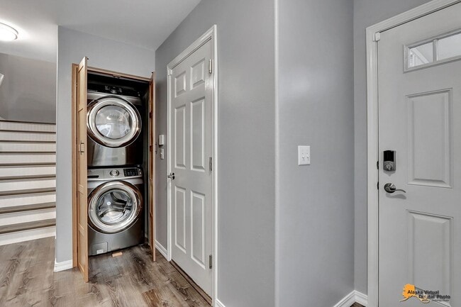 Building Photo - Stunning 3 Bedroom Home in East Anchorage with Garage