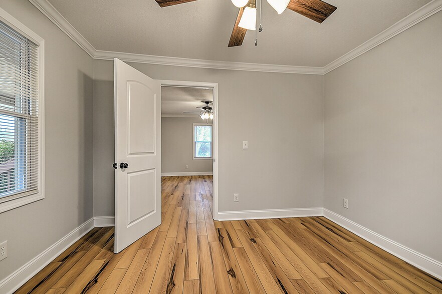 Building Photo - 1104 Old Boones Creek Rd