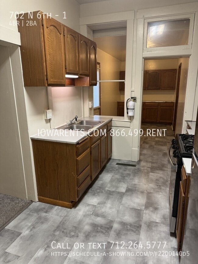 Primary Photo - 702 N 6th St