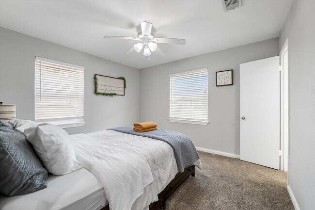Building Photo - 2753 Larkspur Ln