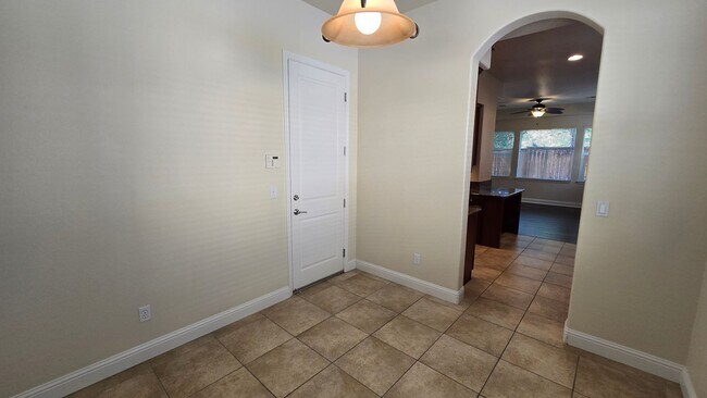 Building Photo - 2205 Heavenly View Trail