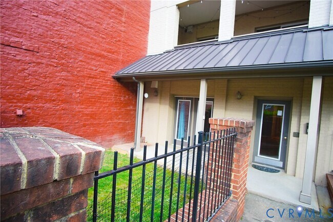 Building Photo - 215 N 19th St