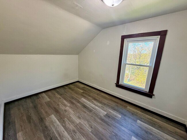 Building Photo - 1305 Merrill Ave