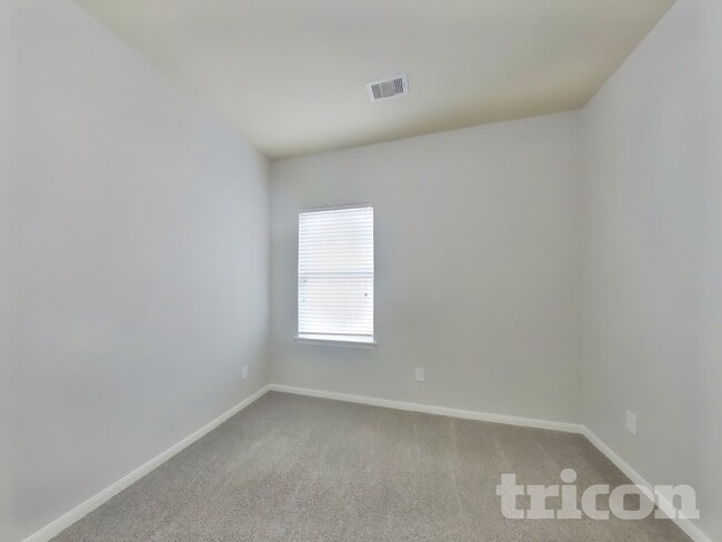 Building Photo - 2122 Hackberry Bank Ln