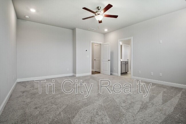 Building Photo - 602 Skye Ct