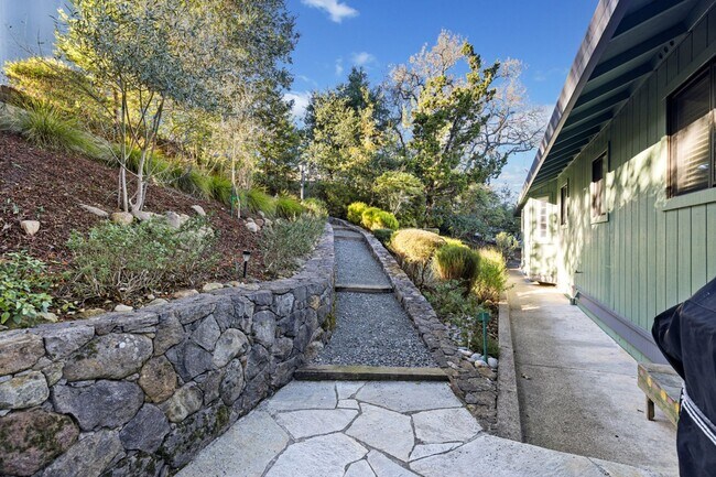 Building Photo - Breathtaking Views & Luxurious Furnished Rental in Oakmont's 55+ Community!