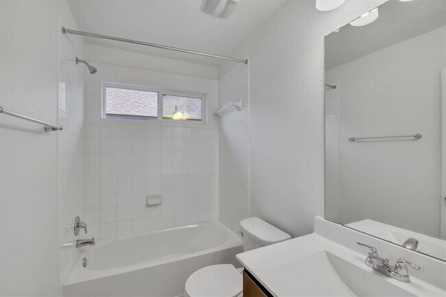 Building Photo - 18321 Cumberland Gap St