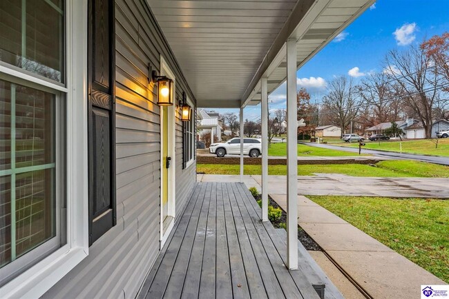 Building Photo - 215 Darrell Dr