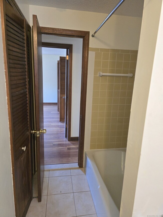 Building Photo - 338 Dunfey Ln