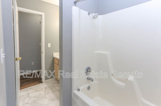 Building Photo - 2306 W Roselawn St