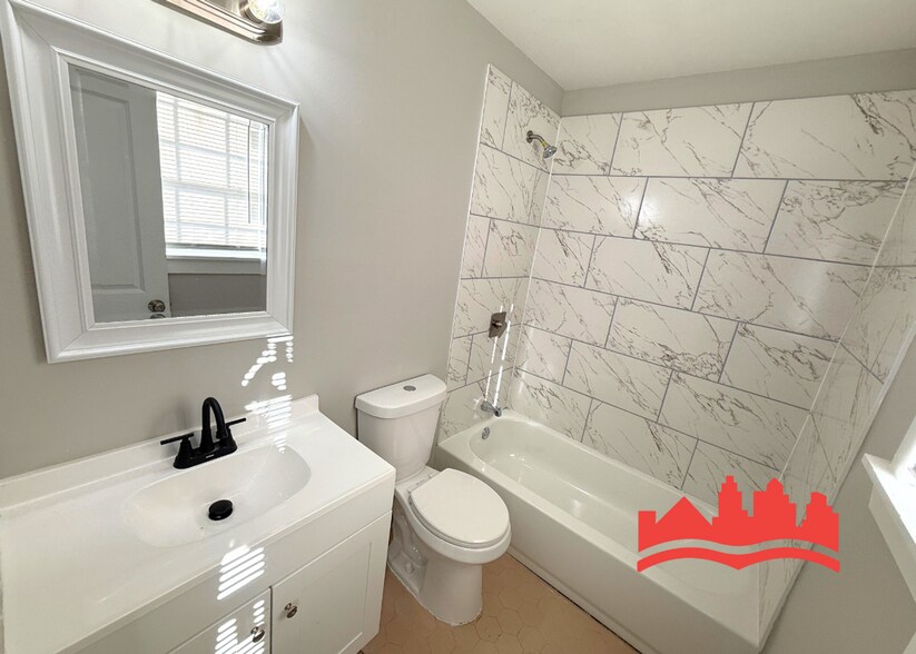 Building Photo - 3883 Drayon Cove