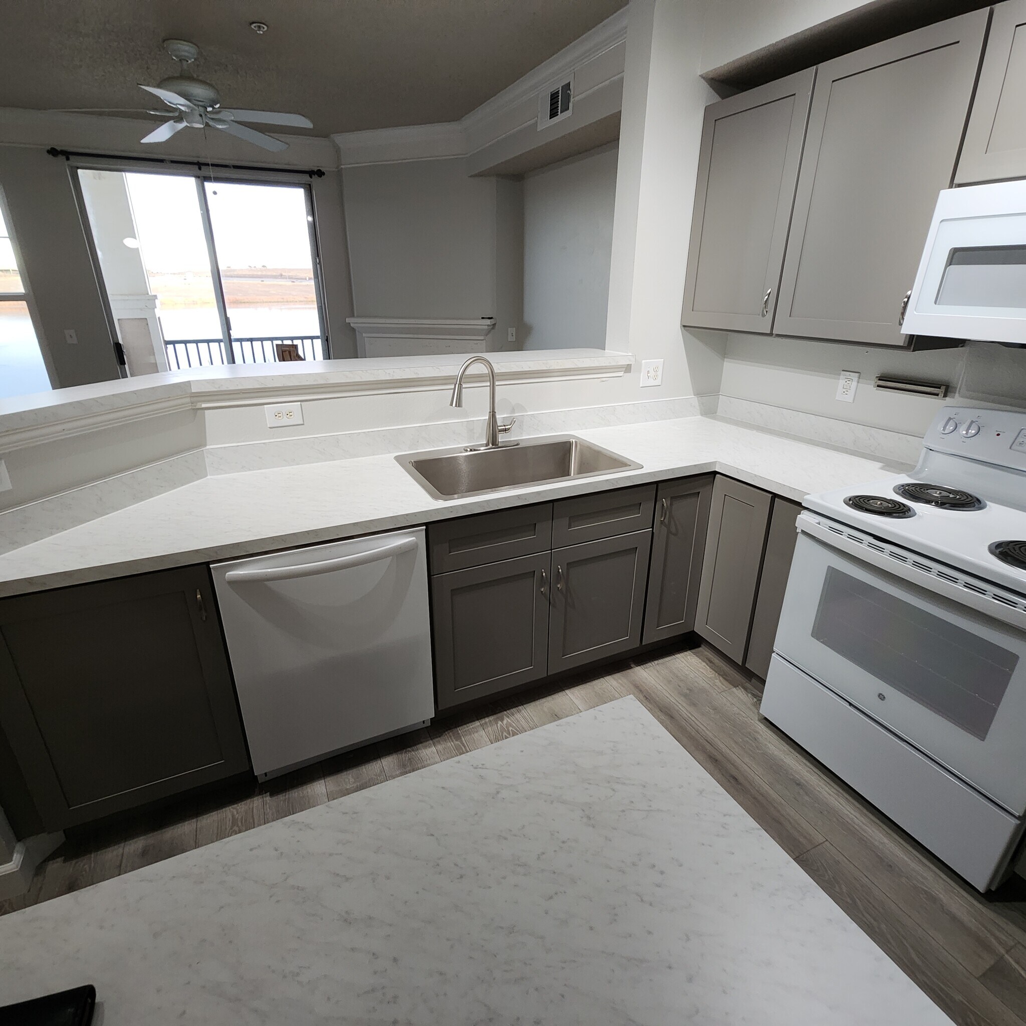 Building Photo - 1935 Piper St