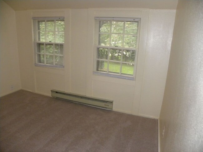 Building Photo - Cute Downtown Duplex by W&OD Trail