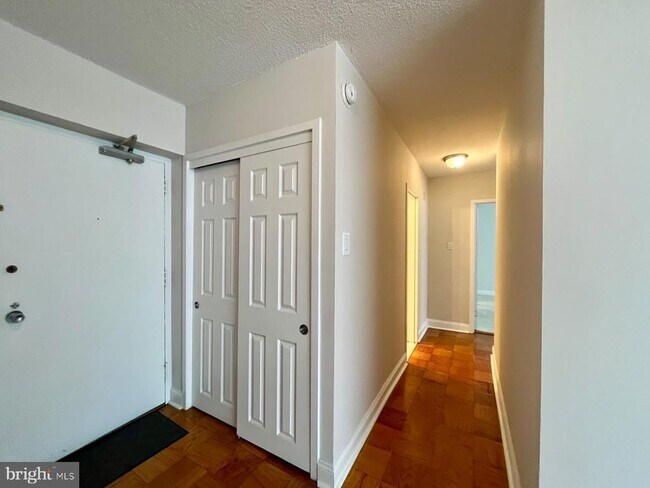Building Photo - 5500 Friendship Blvd