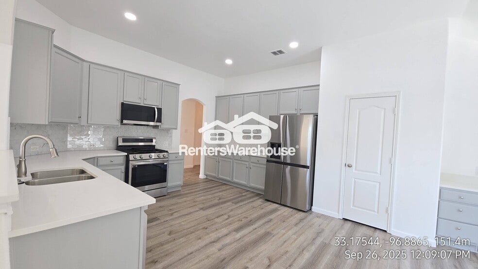 Building Photo - 2600 Redcedar Dr