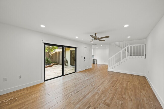 Building Photo - 419 4th Ct