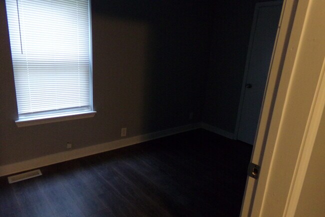 Building Photo - 229 E Southern Heights Ave