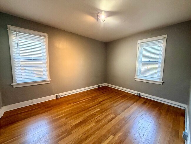 Building Photo - 6407 Bartlett St