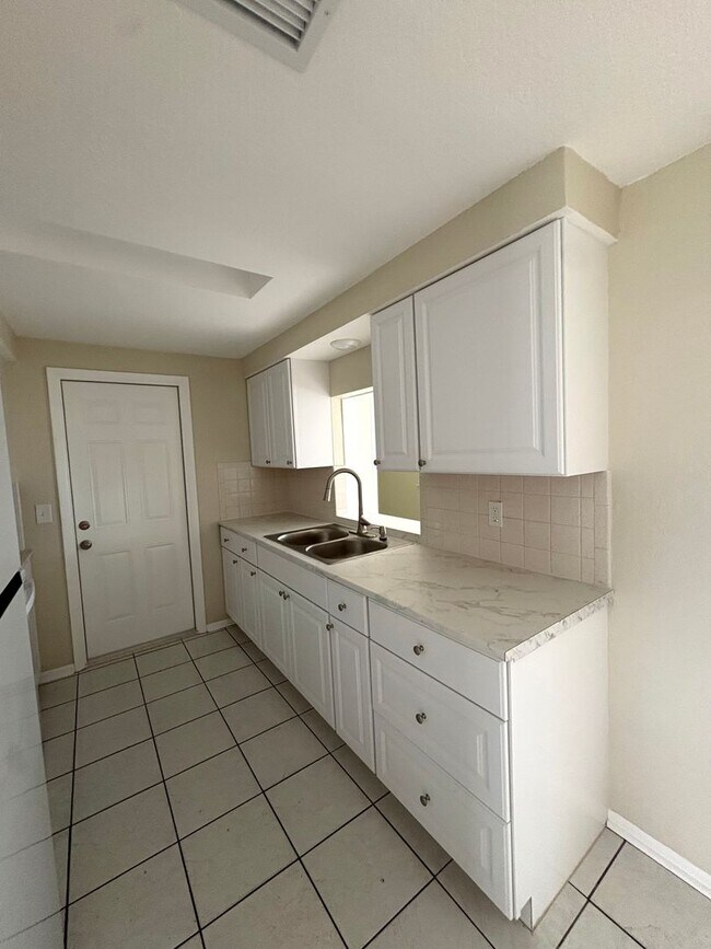 Building Photo - 4606 Eastwood Ln