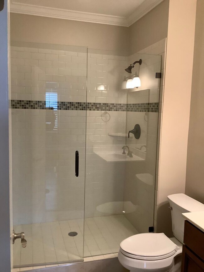 Building Photo - Newly Renovated! Music Row Gated Condo