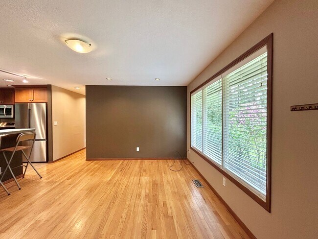 Building Photo - Tranquil Environment: 3 Bed, 1 Bath House