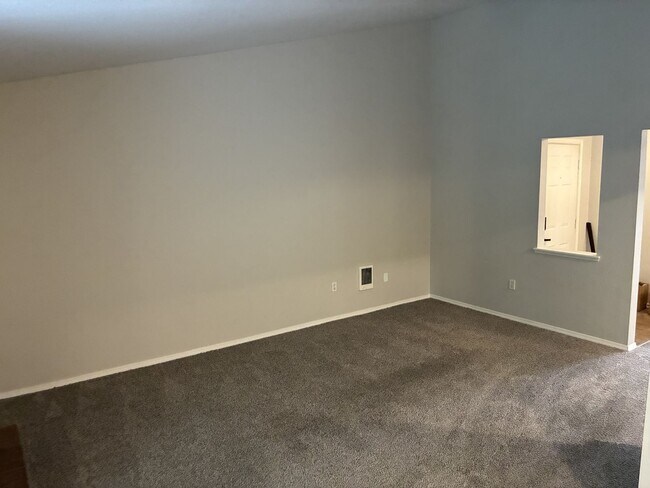 Building Photo - Mill Creek - Country Club Condo