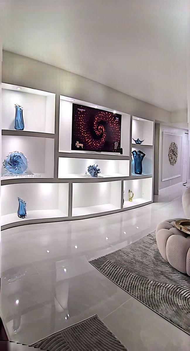 Building Photo - 1000 W Island Blvd