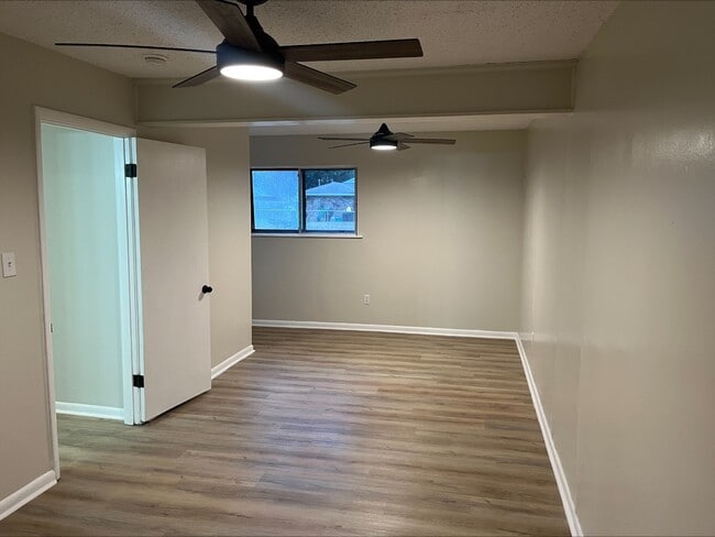 Building Photo - 708 Cottonwood Dr