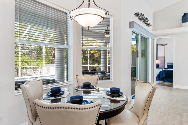 Building Photo - 3219 SW 7th Ln